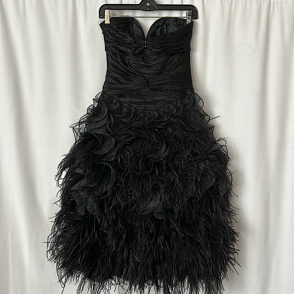 Ysa Makino NWT STUNNING Vintage Black Silk Feathered Strapless Dress **Size 8** - Picture 2 of 7